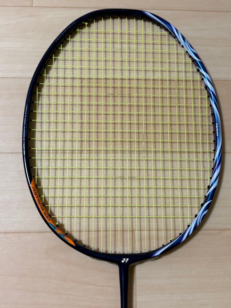 新品/極美品　Yonex Astrox100zz クレナイ、ダークネイビー
