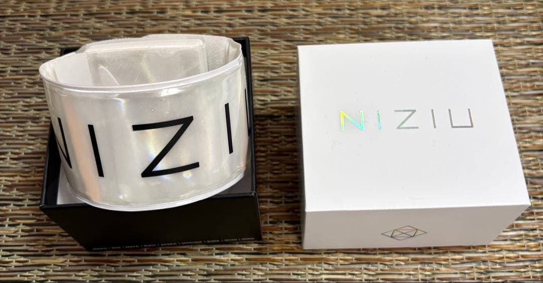 NiziU ペンライト、LIGHT STRAP ライト、ケースセット