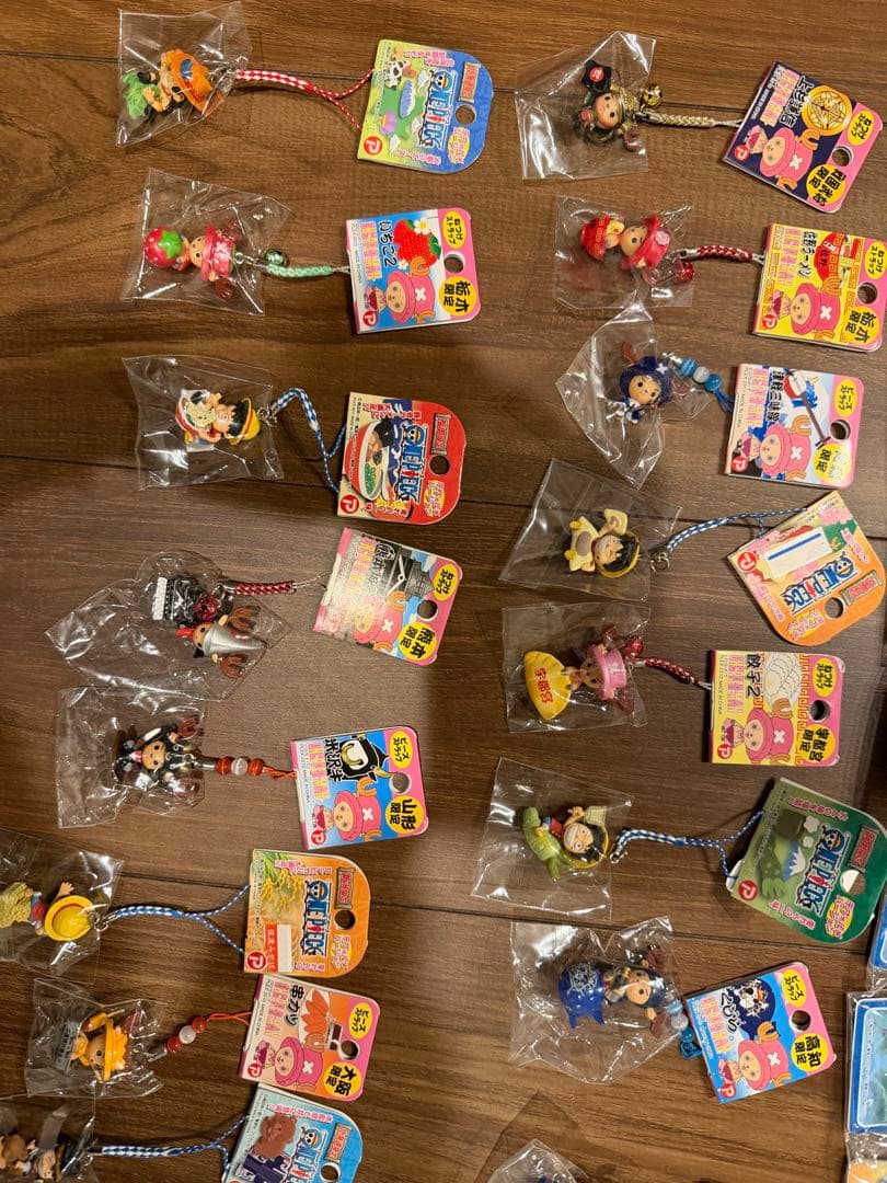 ワンピース　ご当地ストラップまとめ売　64個