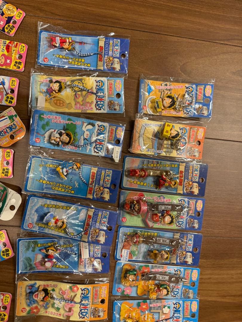 ワンピース　ご当地ストラップまとめ売　64個