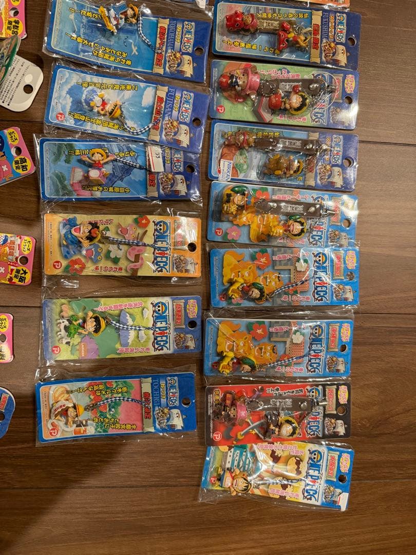 ワンピース　ご当地ストラップまとめ売　64個