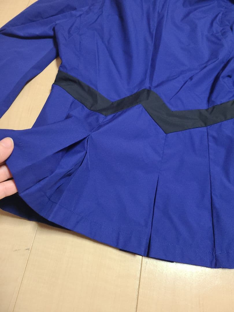 青いスタンドカラー ジャケット