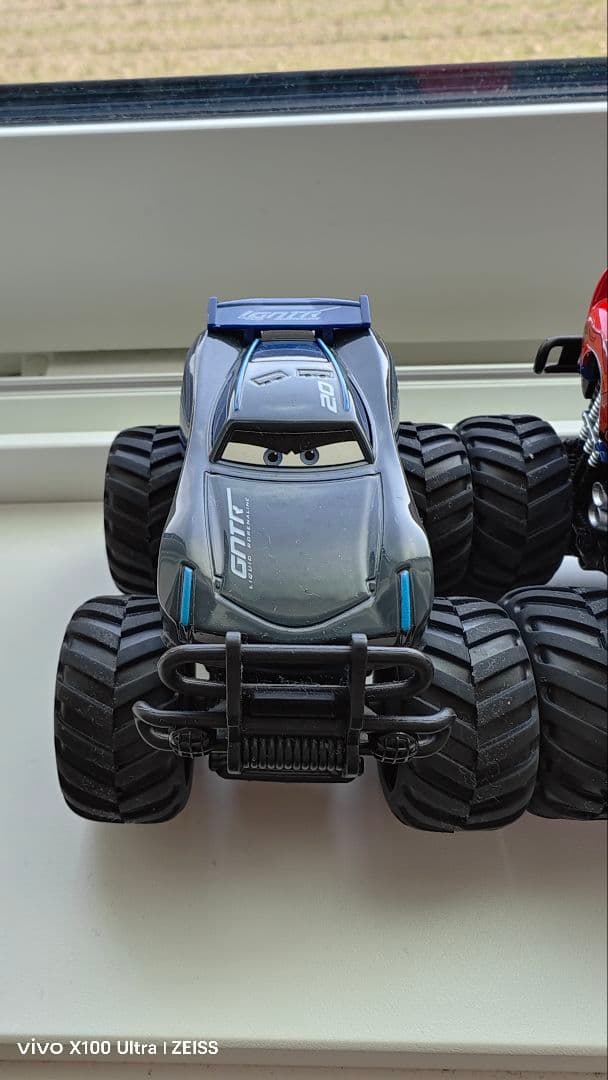 新品　カーズ　ミニカー　モンスタートラック　４点セット　箱無し