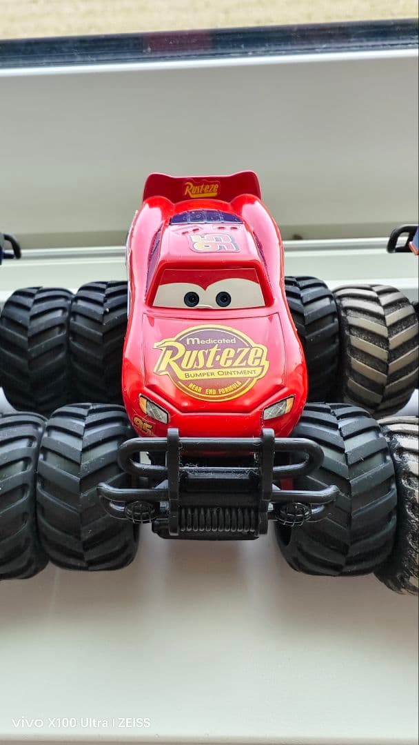 新品　カーズ　ミニカー　モンスタートラック　４点セット　箱無し