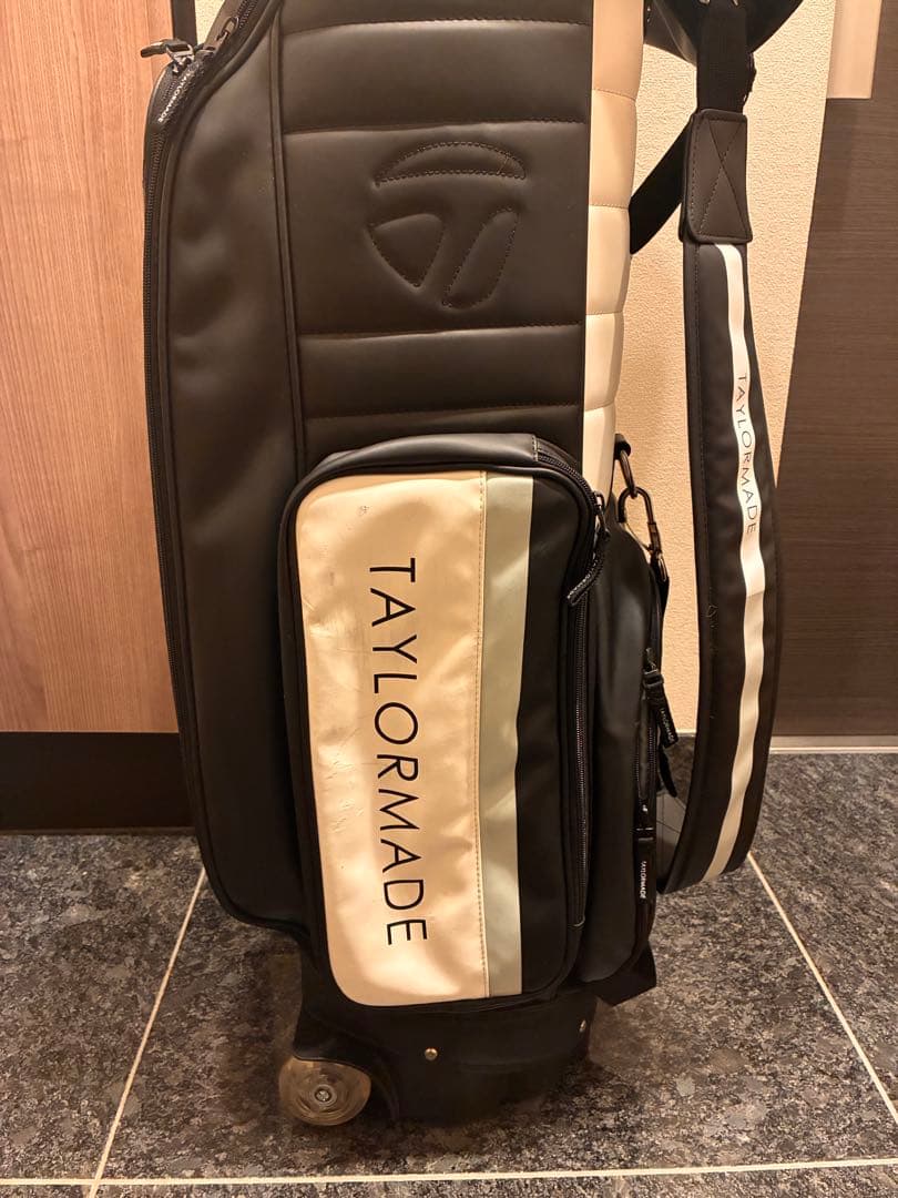 Taylor Made キャスター付きキャディバッグ