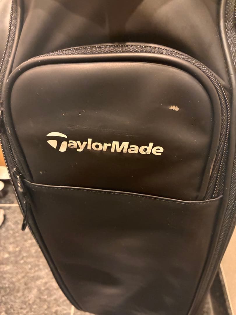 Taylor Made キャスター付きキャディバッグ