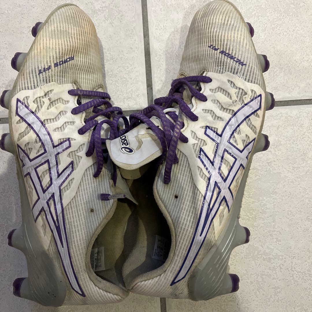 asics アクロスフィット　サッカースパイク　ホワイト/パープルサイズ24.5