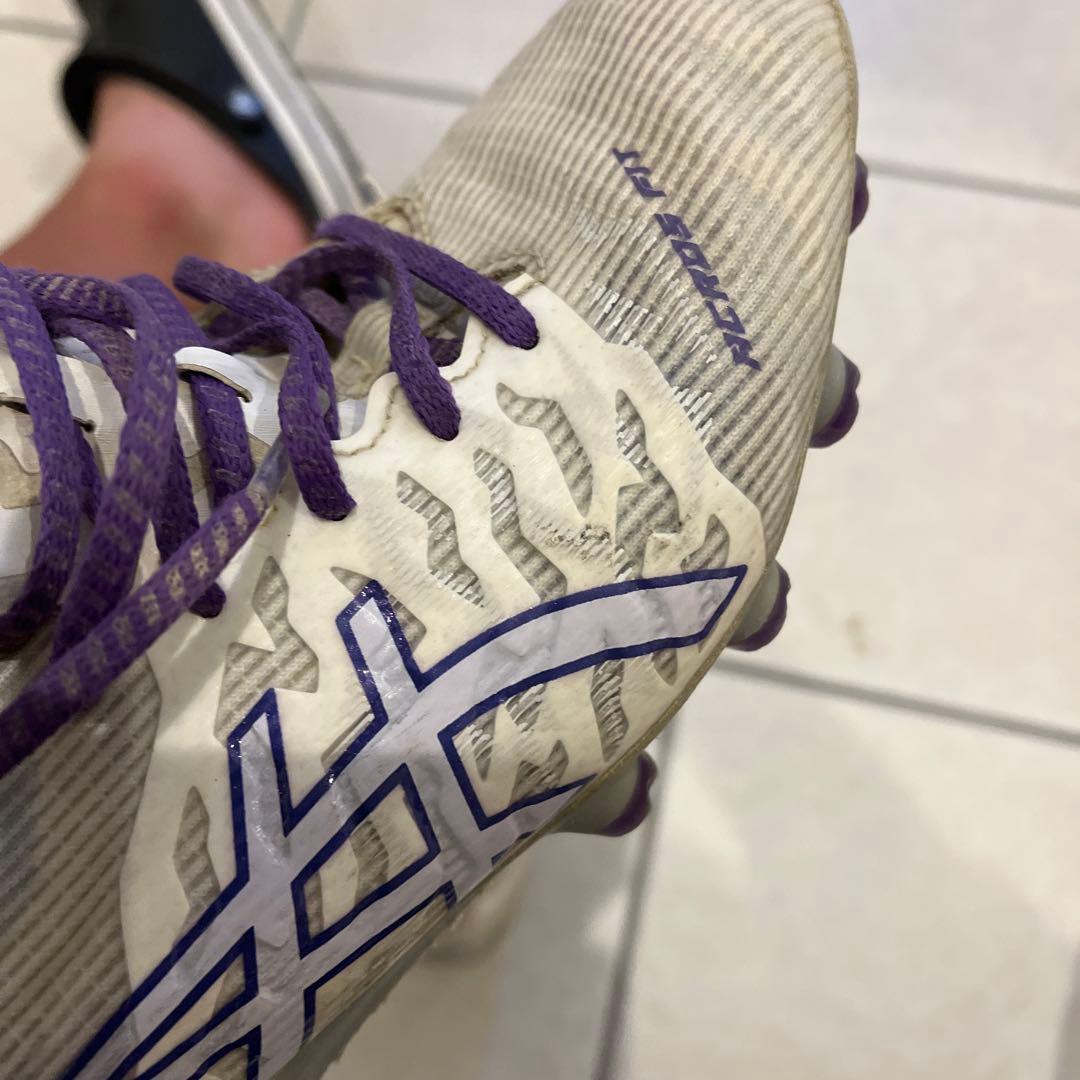 asics アクロスフィット　サッカースパイク　ホワイト/パープルサイズ24.5