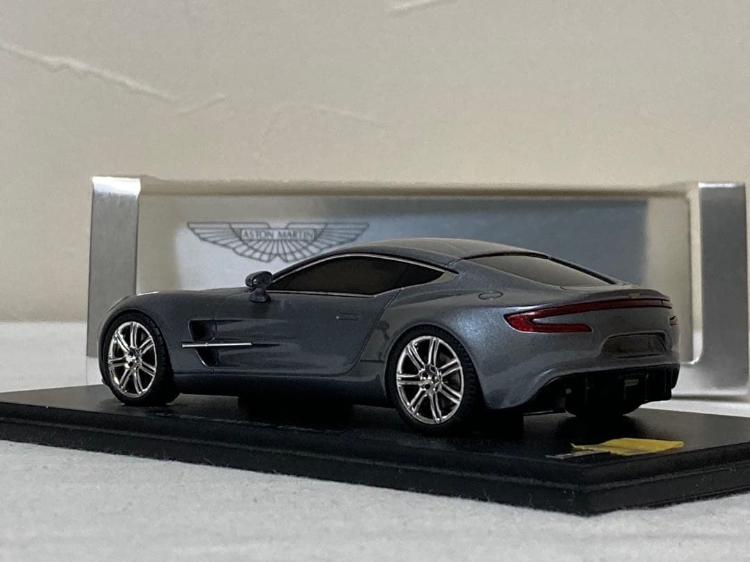 アストンマーティン one-77 スパーク製 1/43スケール