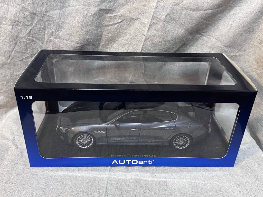 Maserati Quattroporte GTS ミニカー 1/18