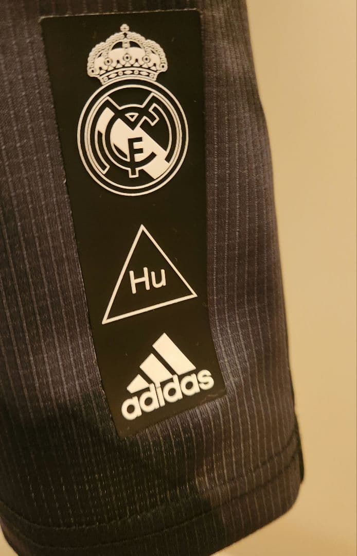adidasリアル・マドリードx HUMAN RACEジャージ