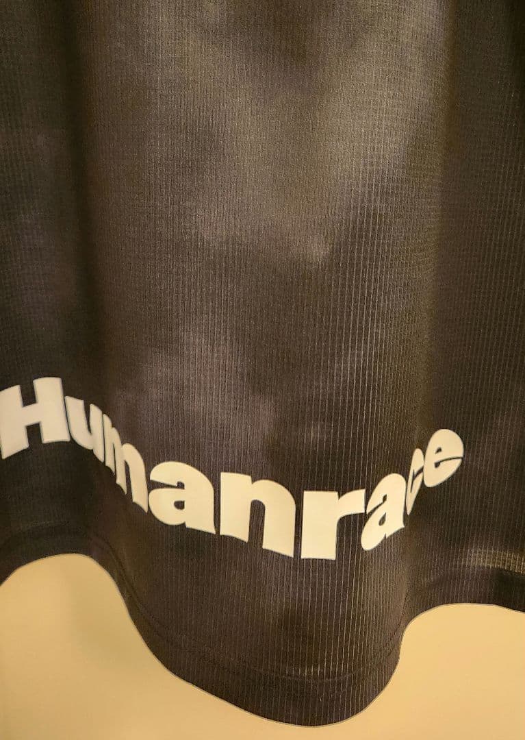 adidasリアル・マドリードx HUMAN RACEジャージ