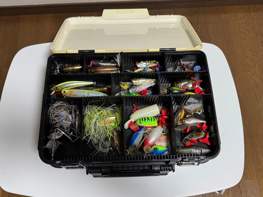 バス釣り引退セット　ボックスの中身もまとめ売り　貴重ルアーあり