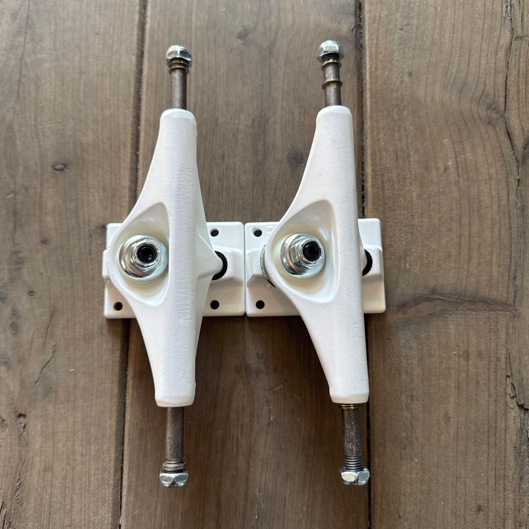 ベンチャートラックWHITE LIGHTINGII 5.2HI 定価¥8,360