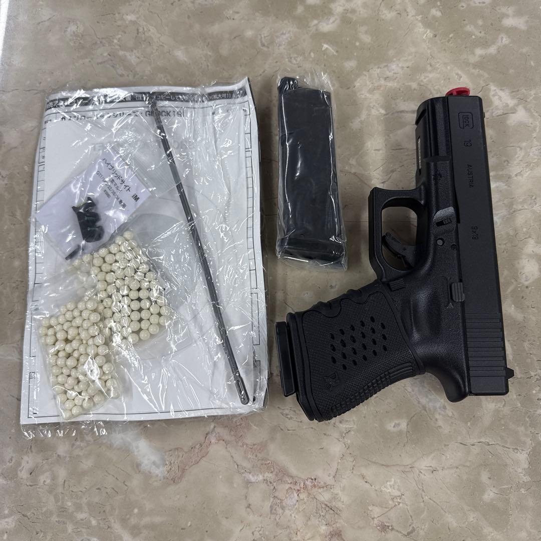 ④GLOCK 19 ガスガン、マガジン付き
