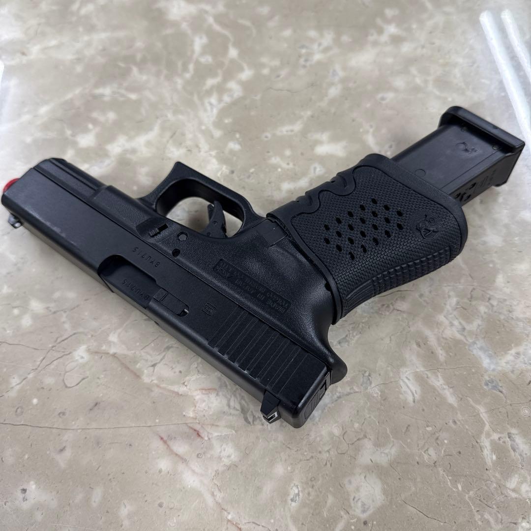 ④GLOCK 19 ガスガン、マガジン付き
