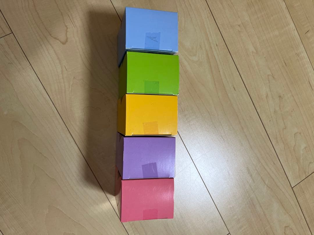 嵐　コップのフチ子　座る嵐