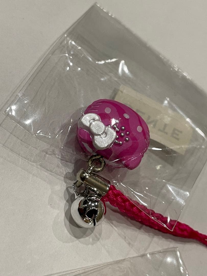 ハローキティ　ストラップ　根付　マカロン