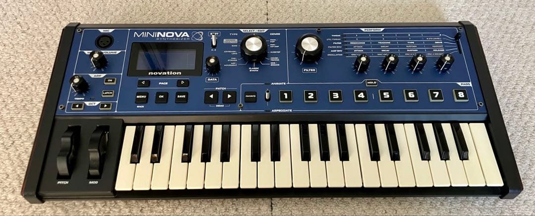 Novation Mininova（ケース無し）