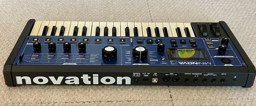 Novation Mininova（ケース無し）