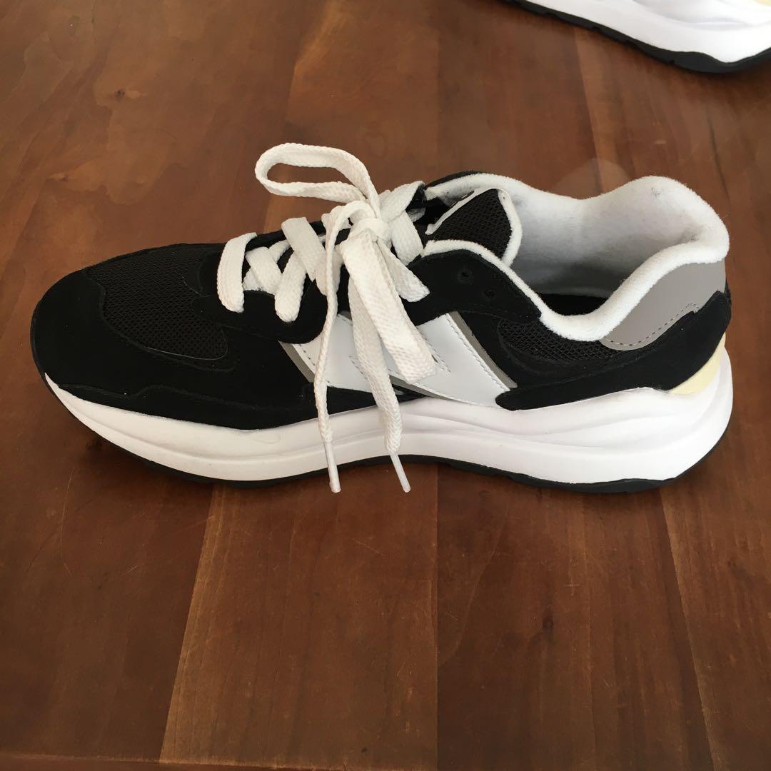 new balanceスニーカーブラック24.5cm