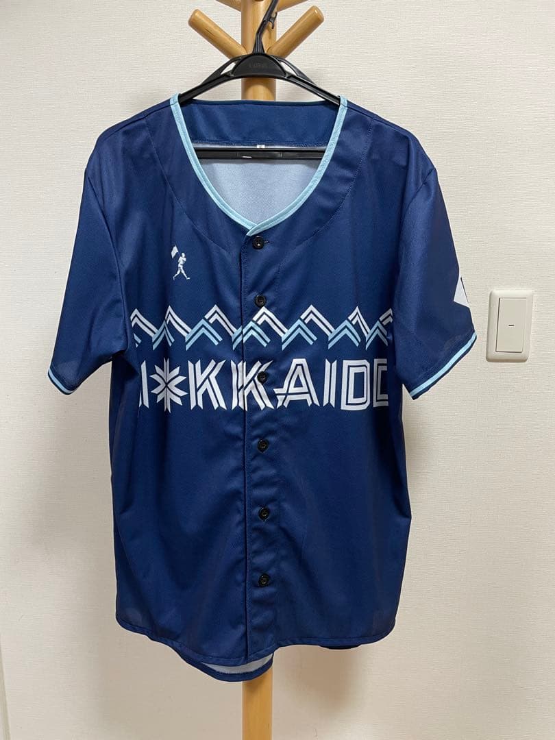 日本ハムファイターズ　来場者ユニフォーム3着　とスイングタオル