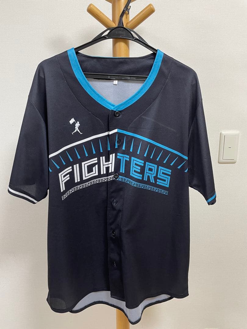 日本ハムファイターズ　来場者ユニフォーム3着　とスイングタオル
