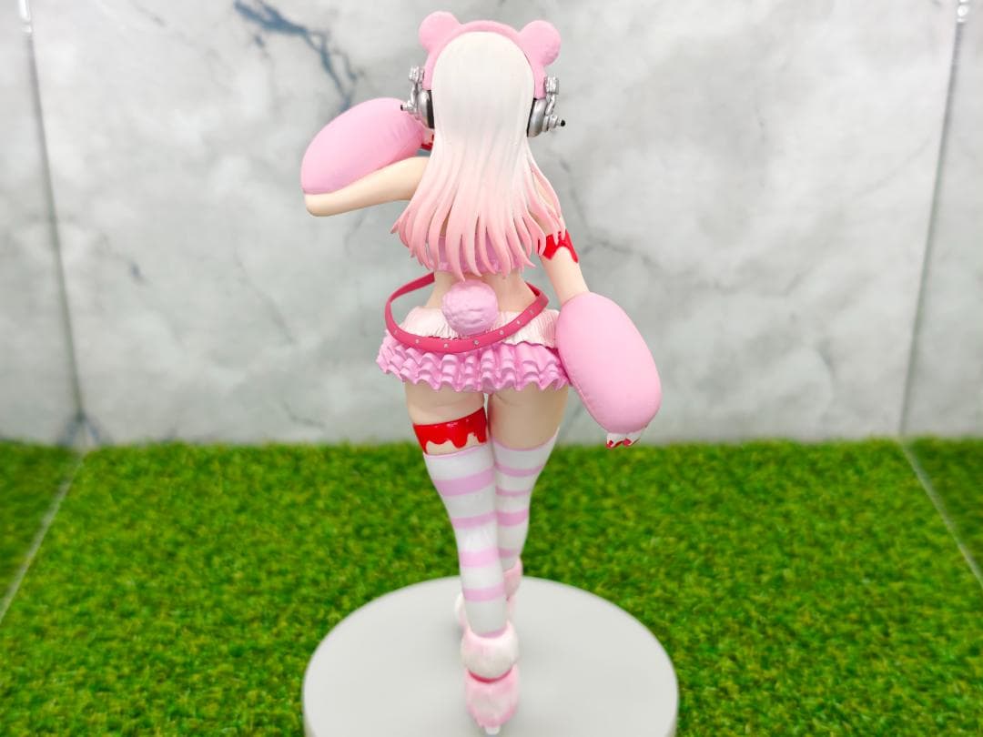 GRG × すーぱーそに子 レースクィーンフィギュア＆タイトー制服フィギュア