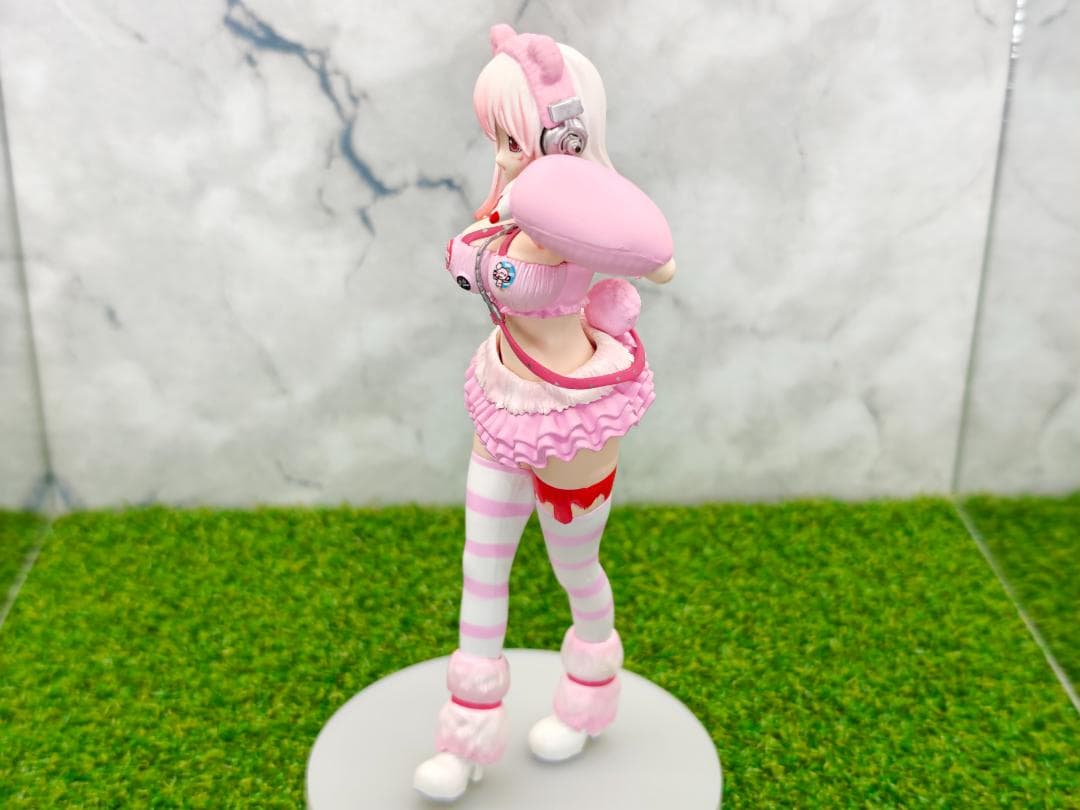 GRG × すーぱーそに子 レースクィーンフィギュア＆タイトー制服フィギュア