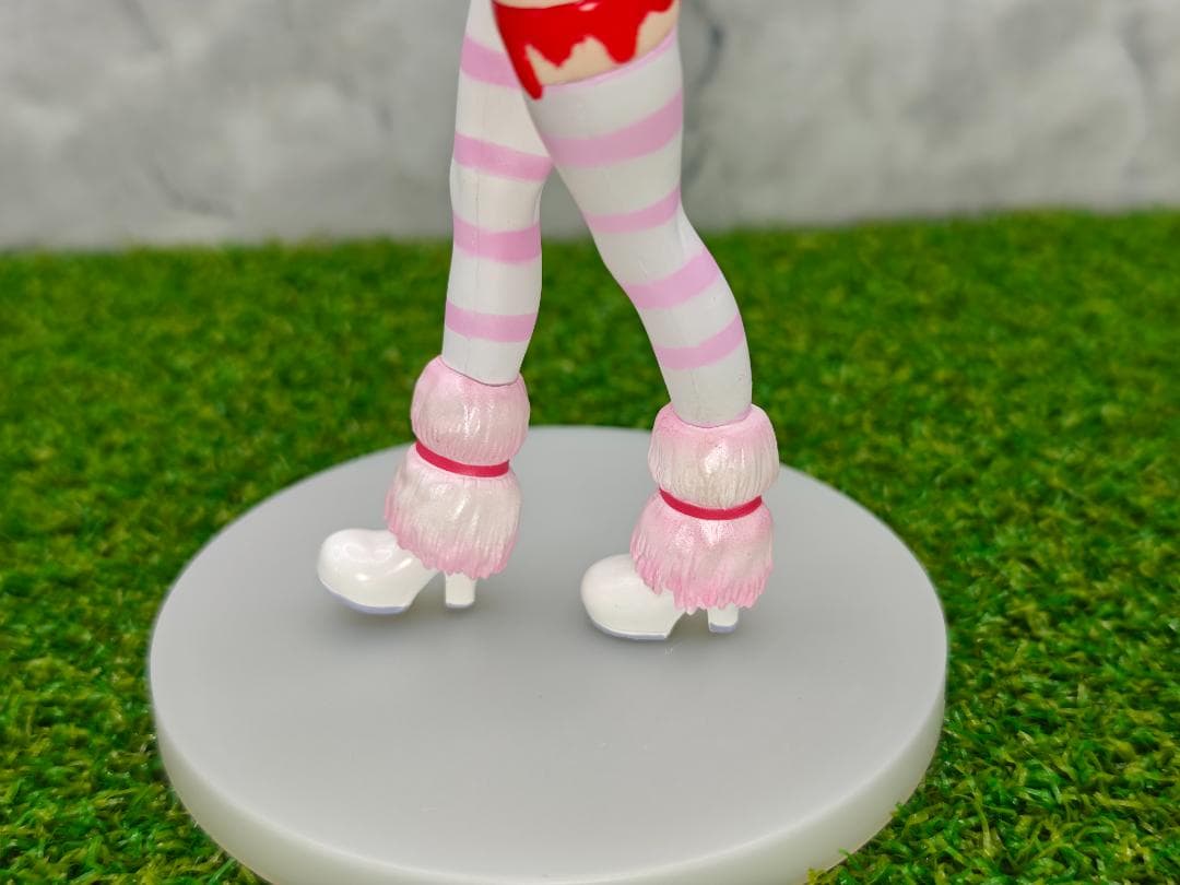GRG × すーぱーそに子 レースクィーンフィギュア＆タイトー制服フィギュア