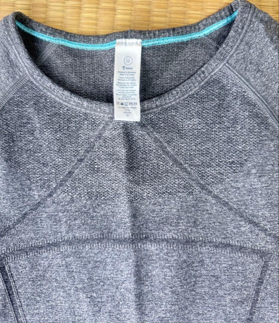 ivivva 長袖Tシャツ　サイズ　12 グレー 長袖 トレーニングトップス