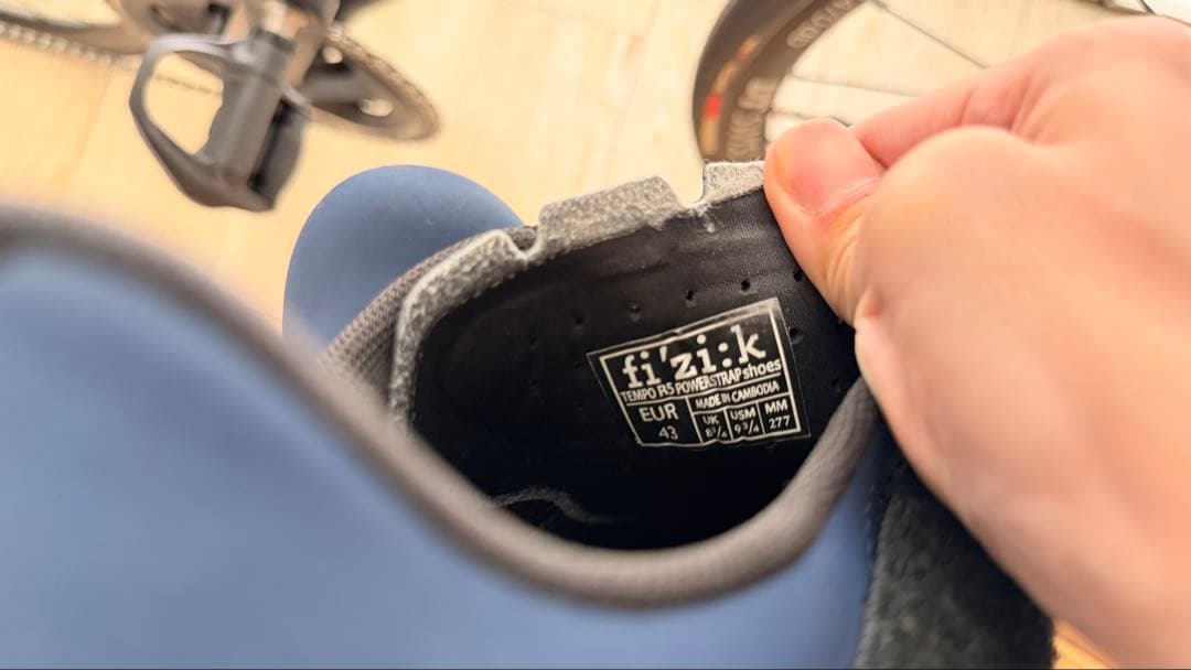 fi'zi:k Tempo Powerstrap ネイビー　フィジーク