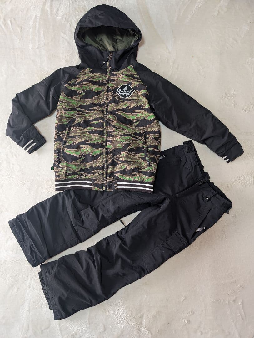 BURTONスノーボードウェア上下セットキッズMバートン（カモフラ）