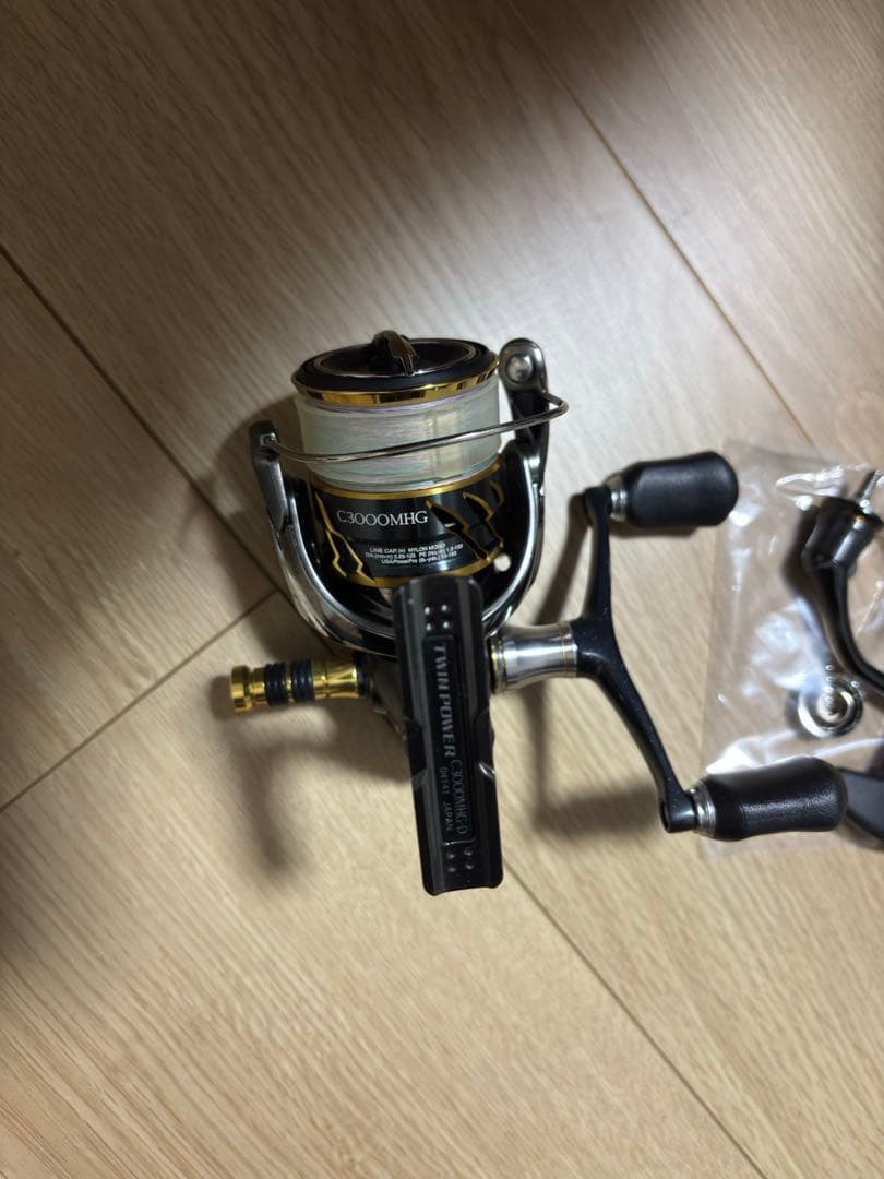 美品　SHIMANO TWIN POWER C3000MHG スピニングリール