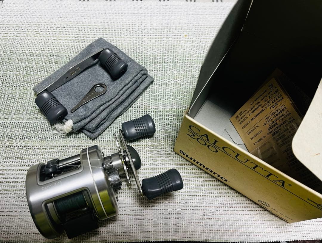 SHIMANO CALCUTTA 200 ベイトリール 替えハンドル1点、箱付き