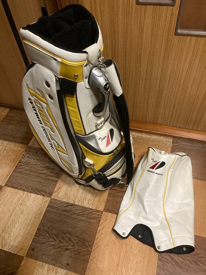 Tour AD 3点式ツアーキャディーバッグ　フード付属