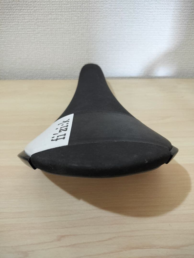 新品未使用　フィジーク　サドル　ALIANTE R5 k:ium