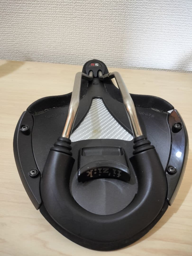 新品未使用　フィジーク　サドル　ALIANTE R5 k:ium