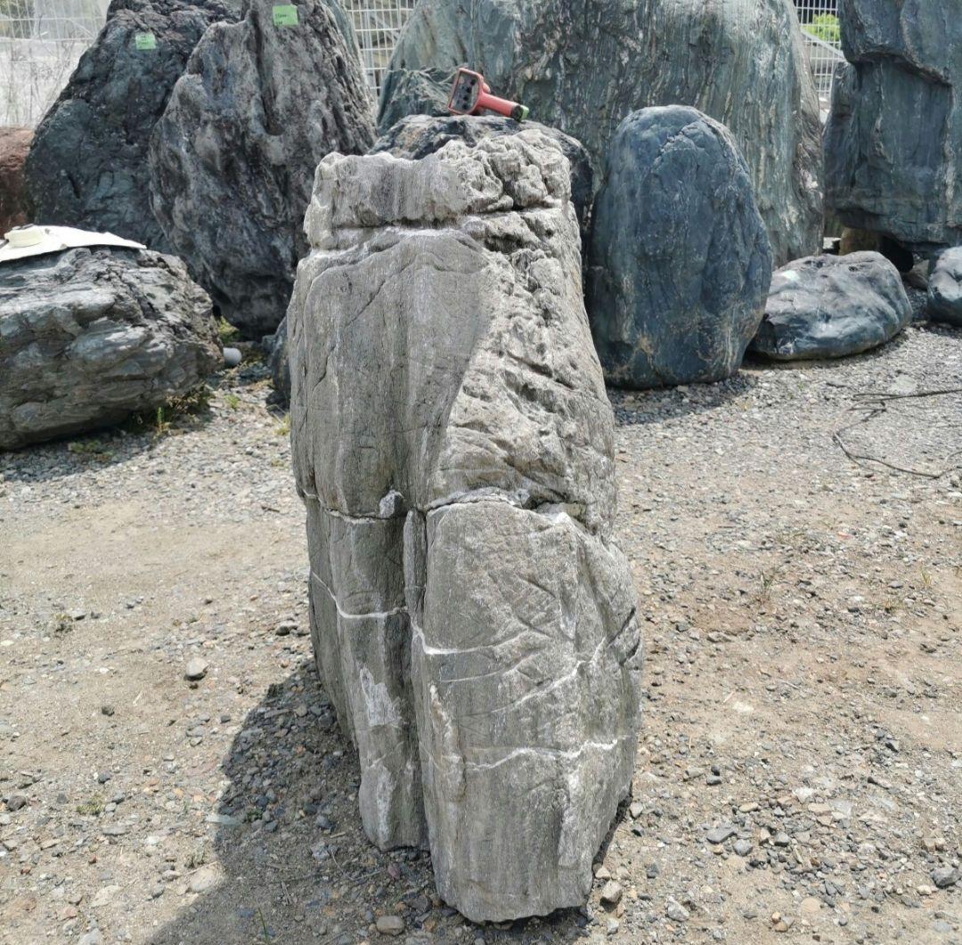 秩父産　竜岩石　220キロ　庭石　石　石材 庭　坪庭　ガーデニング