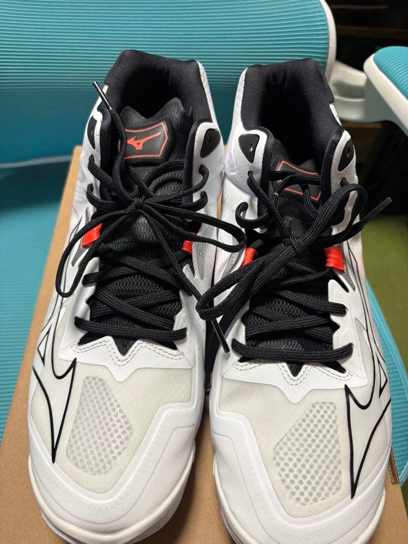 MIZUNO ミズノ バレーボールシューズ ウェーブライトニングZ8 MID 白