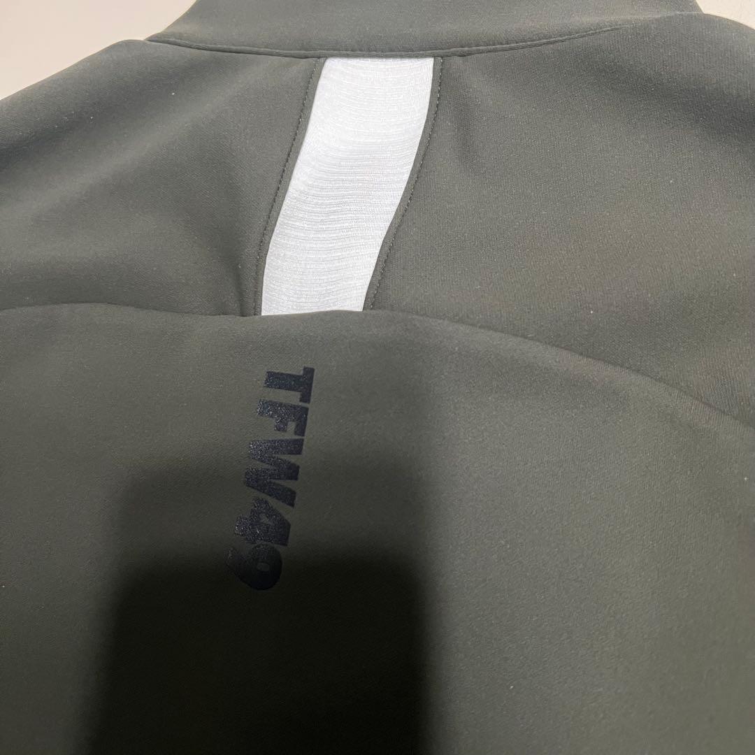 新品タグ付きTFW49 ハーフジップ　長袖シャツ　カーキ　Ｌ　ゴルフウェア