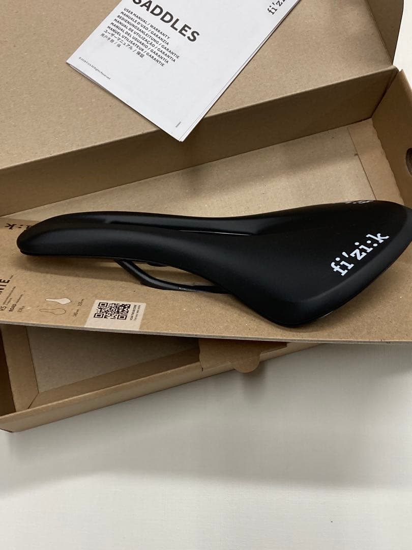 fizik Aliante 277×155mmサドル ブラック