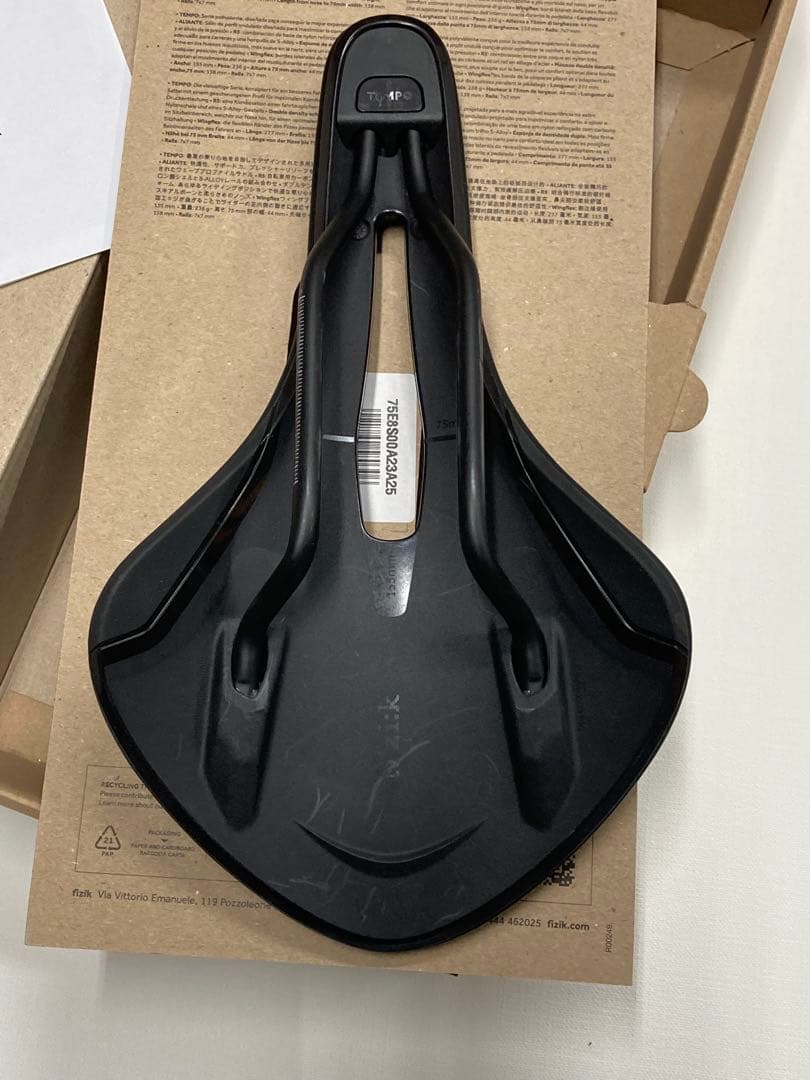fizik Aliante 277×155mmサドル ブラック