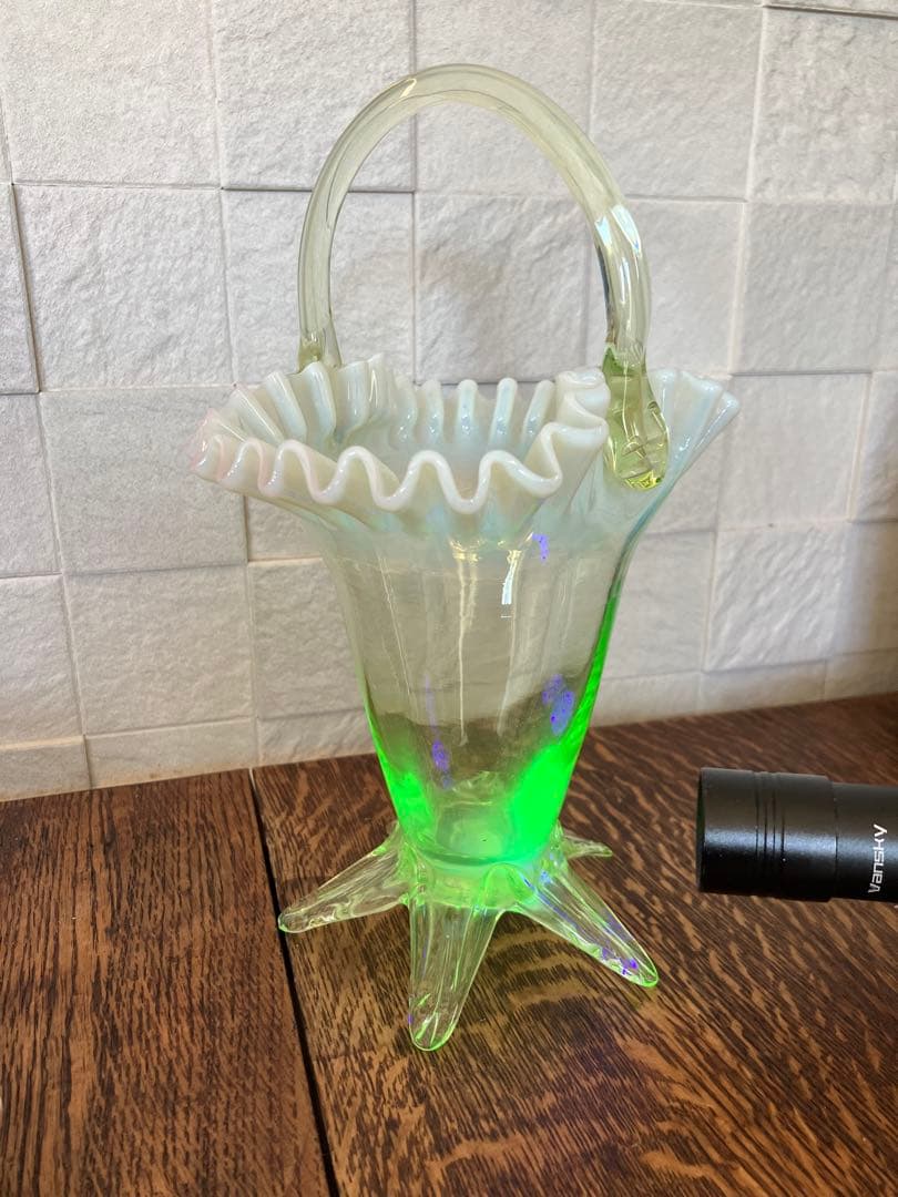 アンティーク 花瓶 吹きガラス ウランガラス