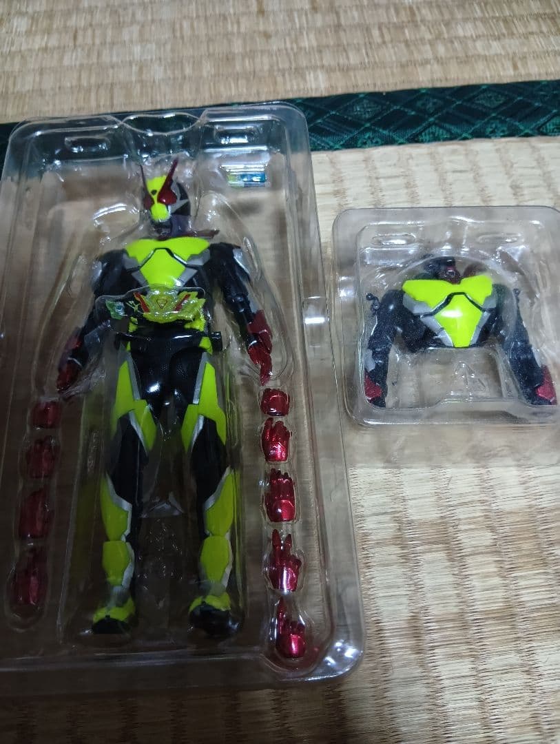 フィギュアーツ　仮面ライダーゼロツー