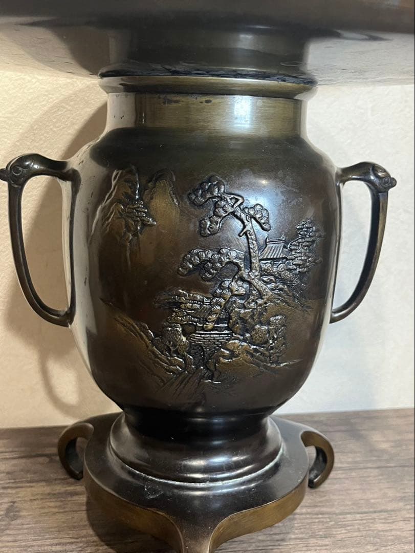 【送料込み】銅製　花瓶　青銅製の花立て 彫刻付き　フラワーベース　壺　生花花瓶