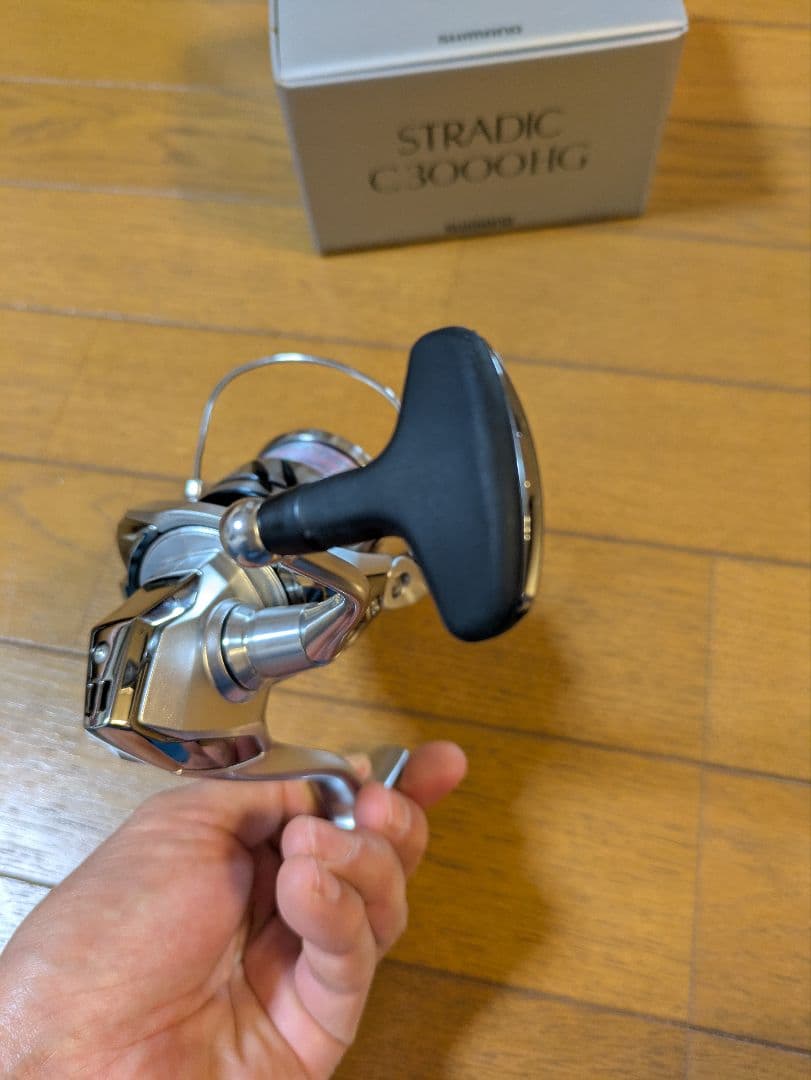 極美品！23STRADIC C3000HG スピニングリール
