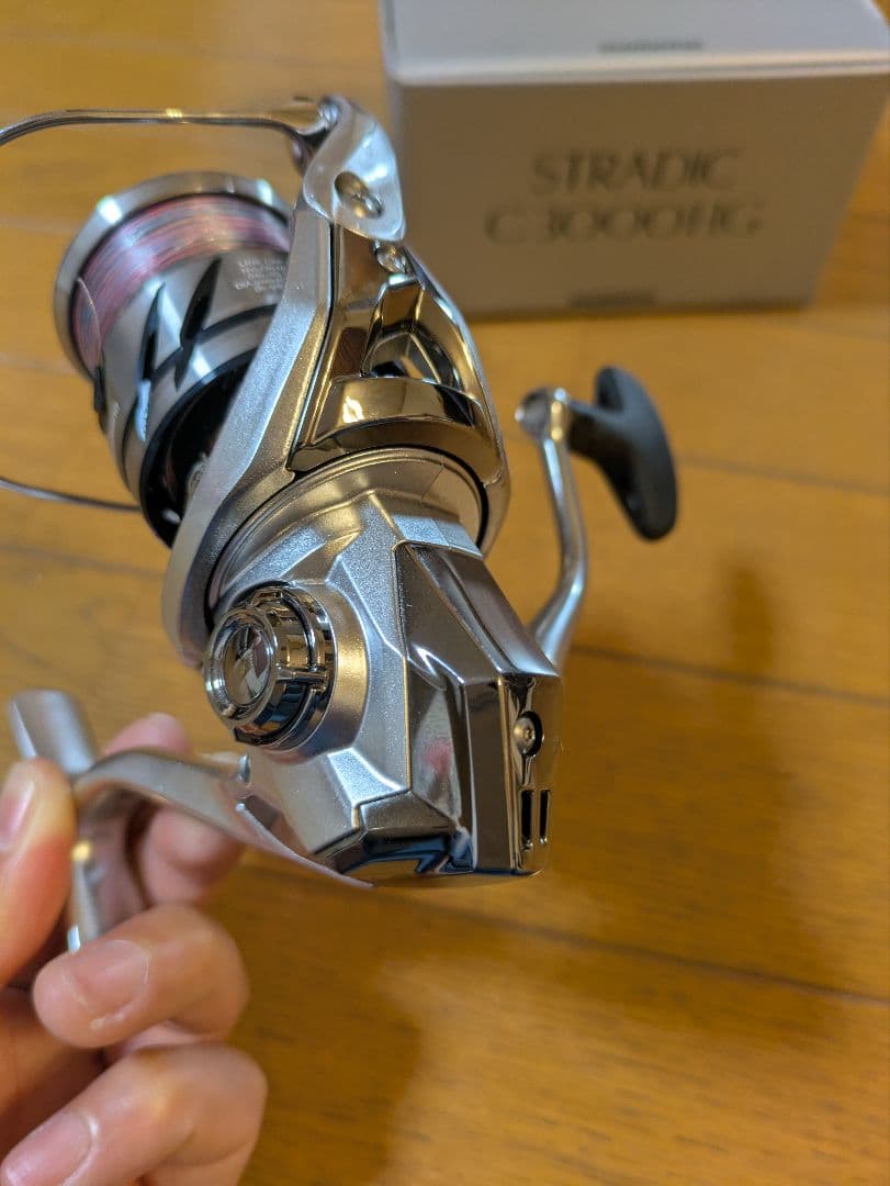 極美品！23STRADIC C3000HG スピニングリール