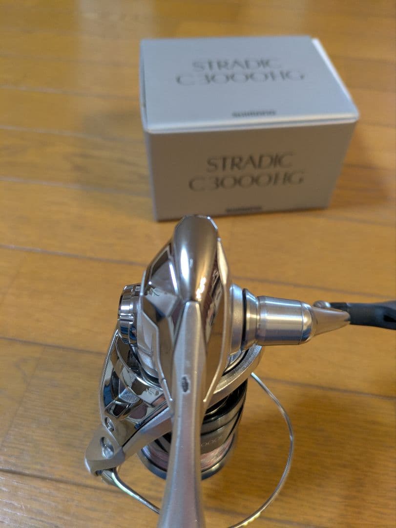 極美品！23STRADIC C3000HG スピニングリール