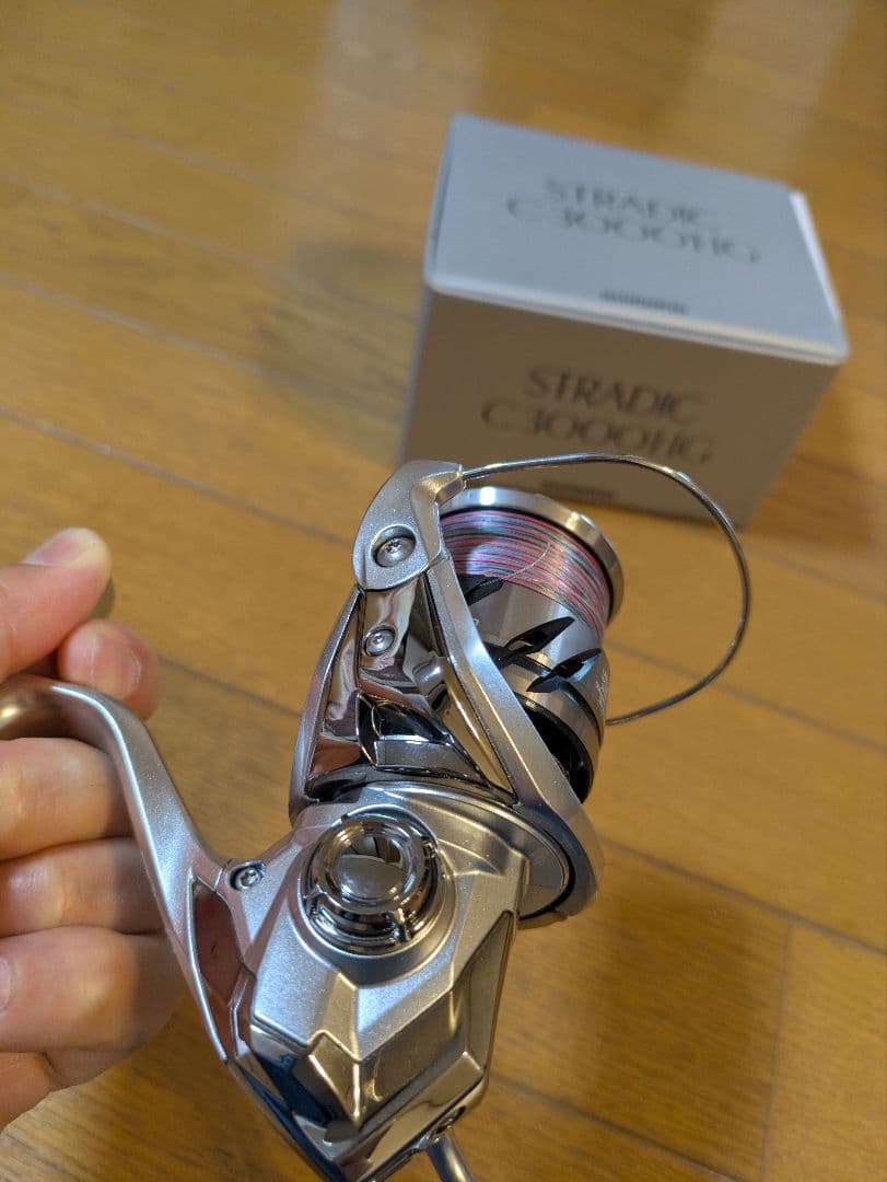 極美品！23STRADIC C3000HG スピニングリール